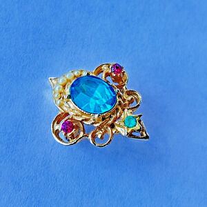 Coro signed vintage aqua blue rhinestone & faux pearl brooch pin goldtone 1"